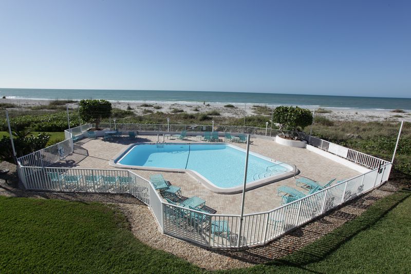 Pictures Gulffront Condominium, beachfront condo